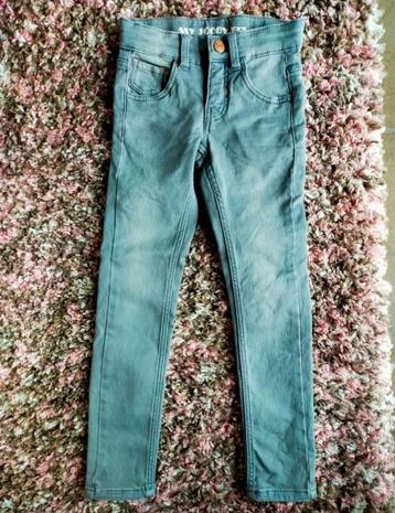 Zgan! Mooie "joggy fit"jeans van Hema! Mt 110

 beschikbaar voor biedingen
