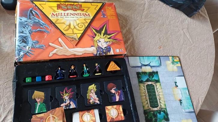 bordspel Yu-Gi-Oh milleniumspel uit 2002 strategiespel, Hobby en Vrije tijd, Gezelschapsspellen | Bordspellen, Nieuw, Een of twee spelers