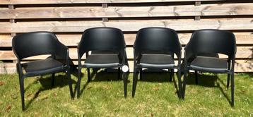 4 stuks zwarte kunststof tuinstoelen - zgan beschikbaar voor biedingen