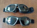 2x Zwarte ski-/sport zonnebril - hoofd elastiek, Carnaval, Nieuw, Overige maten, Ophalen of Verzenden