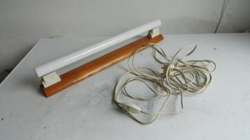 TL buisje met armatuur en lange kabel met stekker, ouderwets beschikbaar voor biedingen