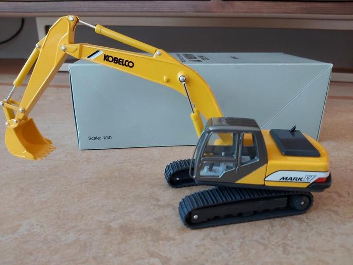 Kobelco SK210 Mark IV hydraulische rupsgraafmachine in OVP, Hobby en Vrije tijd, Modelauto's | Overige schalen, Nieuw, Overige typen