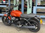 Moto GuzziI V7 Stone  E5 Stone Arancione Rame (bj 2022), Motoren, Motoren | Moto Guzzi, 2 cilinders, 744 cc, Motorrijbewijs A