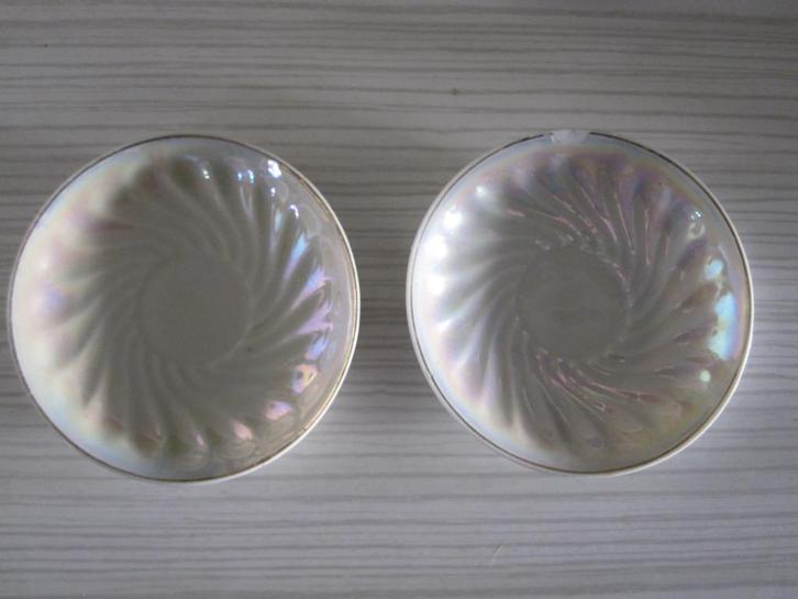 parelmoer schotels met een gouden randje, Antiek en Kunst, Antiek | Servies los, Ophalen of Verzenden