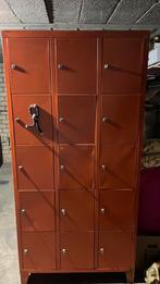 Oranje metalen kast, Ophalen, Gebruikt