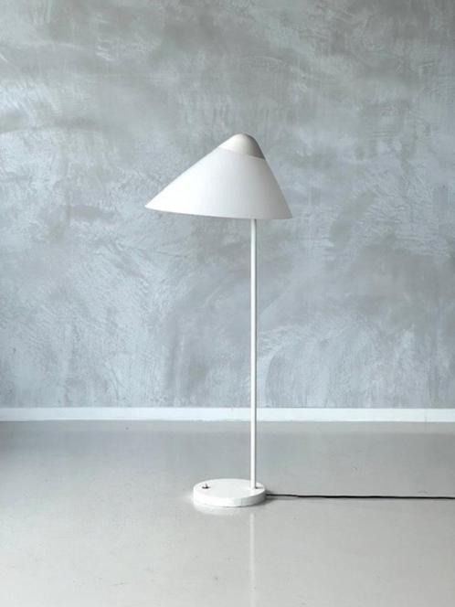 Opala vloerlamp vintage Hans Wegner design Louis Poulsen, Huis en Inrichting, Lampen | Vloerlampen, Gebruikt, 100 tot 150 cm, Kunststof