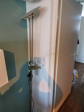 Vloerlamp met leeslamp aan armatuur led beschikbaar voor biedingen
