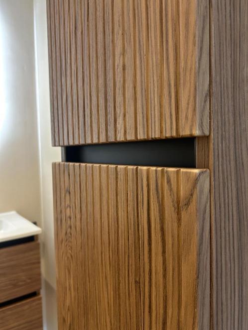 Badkamerkast nieuw ribbelpatroon speciale editie, Huis en Inrichting, Badkamer | Badkamermeubels, Nieuw, (Half)hoge kast, 150 tot 200 cm