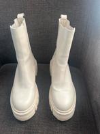 Prachtigw OVYE leren creme Boots mt 40, Beige, Lage of Enkellaarzen, Ophalen of Verzenden, Zo goed als nieuw