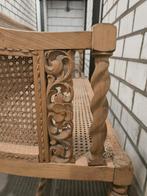 Houten bankje met mooi houtsnijwerk met bloemen, Ophalen