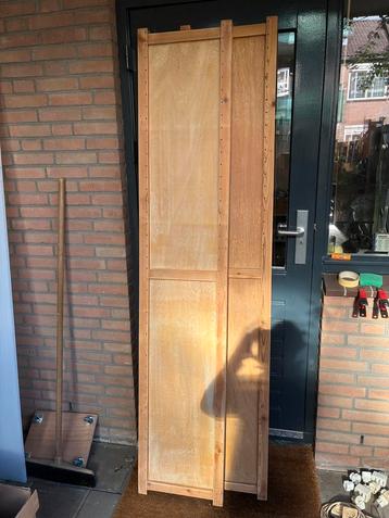 Twee Lundia staanders 209 x 40 cm beschikbaar voor biedingen