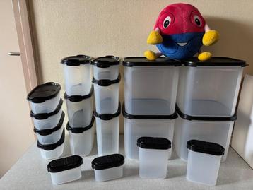 18 NIEUWE ruimtespaarders ZWART deksel van TUPPERWARE beschikbaar voor biedingen