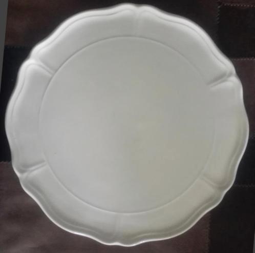 Wedgwood QUEENS PLAIN  Grote taart/gebaksschaal Ø 32 cm, Huis en Inrichting, Keuken | Servies, Zo goed als nieuw, Schaal of Schalen