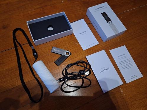 Ledger Nano S +MET HOUDER Cryptocurrency hardwarewallet, Computers en Software, USB Sticks, Zo goed als nieuw, Ophalen of Verzenden