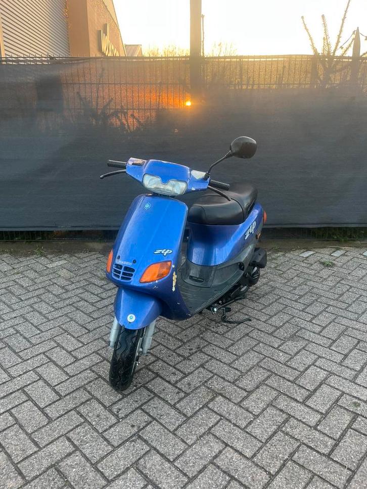 Zip Type 2, Fietsen en Brommers, Scooters | Piaggio, Zo goed als nieuw, Overige modellen, Benzine, Ophalen of Verzenden