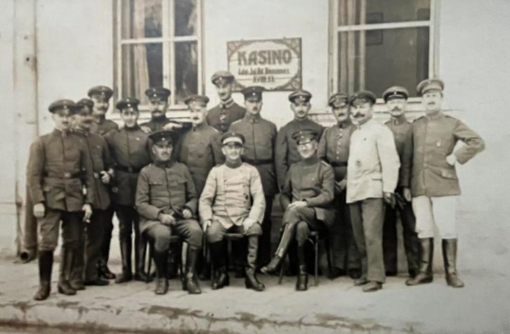 WO1 DUITS Zw/w foto Officieren en onderofficieren bij Kasino, Verzamelen, Militaria | Algemeen, Landmacht, Foto of Poster, Duitsland