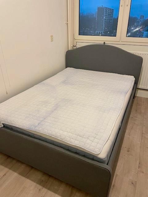 Tweepersoonsbed IKEA Hauga 140x200 cm, Huis en Inrichting, Slaapkamer | Bedden, Zo goed als nieuw, Tweepersoons, 140 cm, 200 cm
