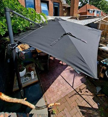 VONROC zweefparasol beschikbaar voor biedingen