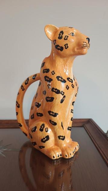 Vintage vaas, gieter van een Cheetah beschikbaar voor biedingen