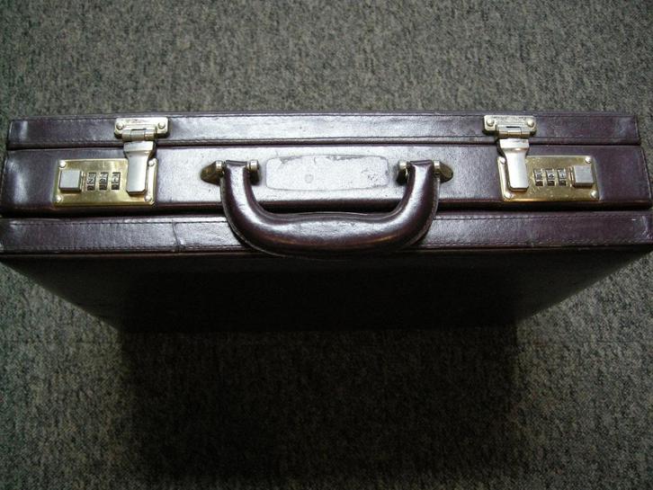 attachékoffer Leder, Sieraden, Tassen en Uiterlijk, Koffers, Gebruikt, Leer, Minder dan 50 cm, Minder dan 35 cm, Slot, Ophalen