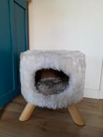 Witte kattenmand en voetenbank, Ophalen, Gebruikt