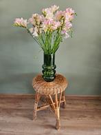 Vintage rotan / rieten kruk / bijzettafel/ plantentafel, Huis en Inrichting, Krukjes, Ophalen of Verzenden, Gebruikt, Hout