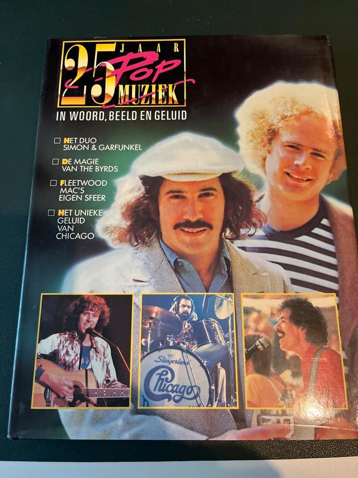 25 Jaar Popmuziek Boek - Simon & Garfunkel, Chicago, Fleetwo, Boeken, Muziek, Zo goed als nieuw, Genre of Stijl, Verzenden