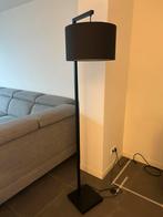 Zwarte staande vloerlamp, Huis en Inrichting, Lampen | Vloerlampen, Ophalen, Industrieel, Modern, Zo goed als nieuw, Metaal