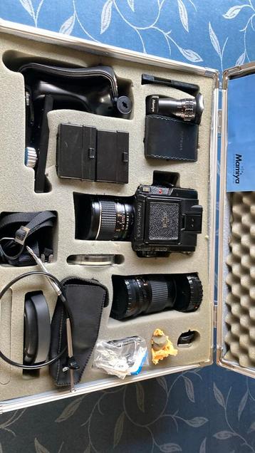 Mamiya 645 1000S camera met van alles in koffer