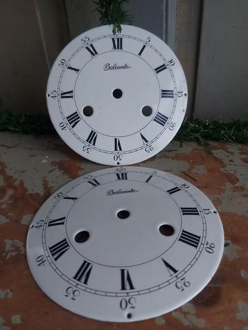 2 oude geëmailleerde klok wijzerplaten samen 24 euro beschikbaar voor biedingen