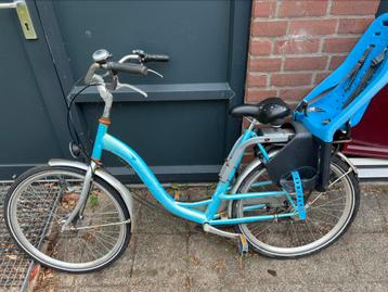 Kinderfiets met kinderzitje achter beschikbaar voor biedingen