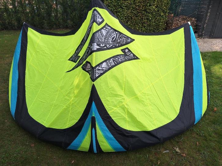 Naish Pivot 2023 9m, Watersport en Boten, Kitesurfen, Zo goed als nieuw, Kite, 9 m², Geen board, Ophalen of Verzenden