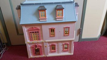 Groot Playmobil huis (niet compleet) met meubeltjes beschikbaar voor biedingen