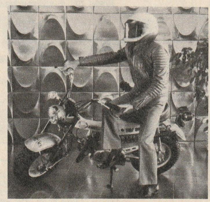 Retro reclame 1973 Suzuki brommer RV50 of AC50, Verzamelen, Retro, Overige typen, Verzenden