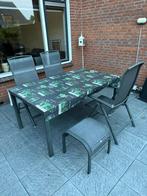 Tafel met 3 stoelen en klein krukje, gebruikt, Overige materialen, Gebruikt, Bijzettafel, 3 zitplaatsen