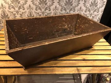 Brocante Franse Voederbak in oud bruin. beschikbaar voor biedingen