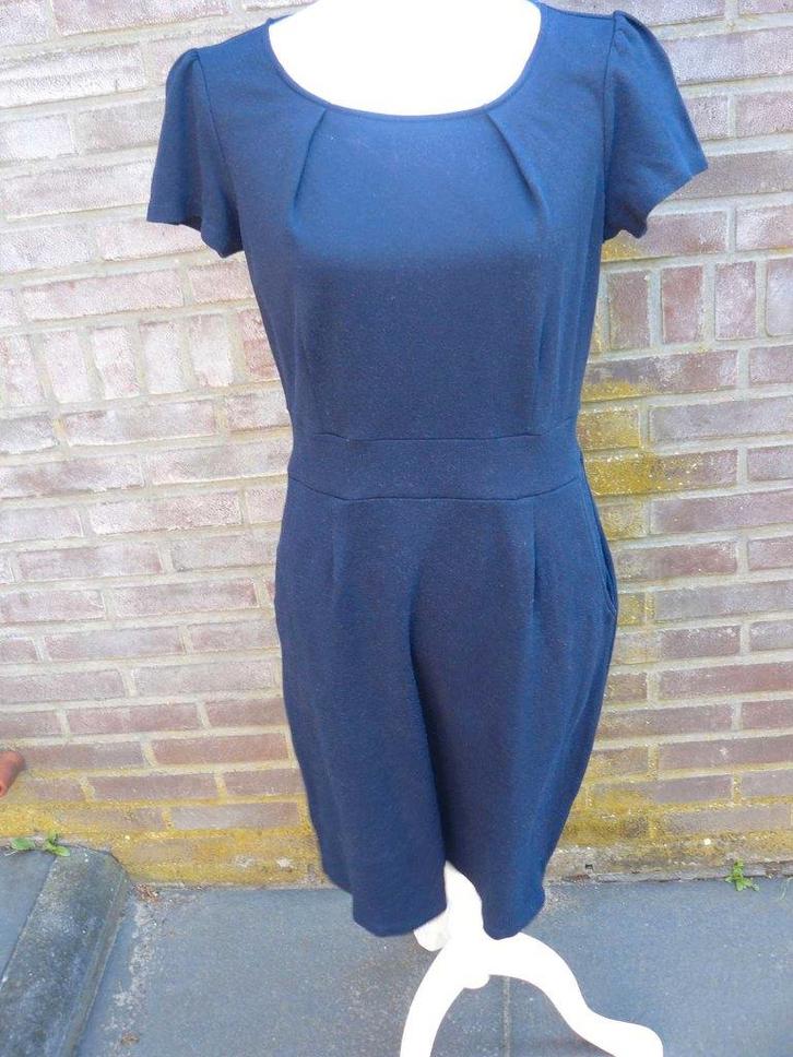 Donkerblauwe King Louie Mona dress maat M., Kleding | Dames, Jurken, Zo goed als nieuw, Maat 38/40 (M), Blauw, Knielengte, Ophalen of Verzenden