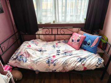 Zwart meisjes bed  beschikbaar voor biedingen