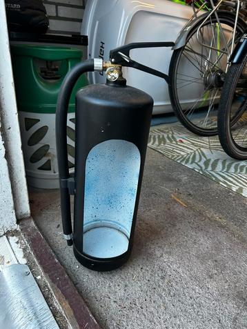 Brandblusser voor display drankfles of dergelijke beschikbaar voor biedingen