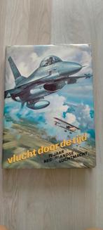 Boek vlucht door de tijd koninklijke luchtmacht, Ophalen of Verzenden, Zo goed als nieuw