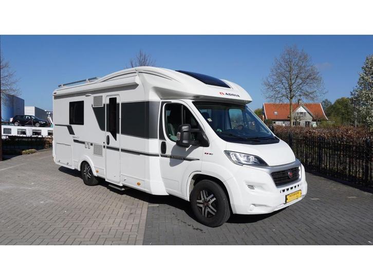 Adria Matrix Plus 670 SLT Autom./ Airco/ EP Level/ 5zitpl., Caravans en Kamperen, Campers, Bedrijf, tot en met 5, Half-integraal