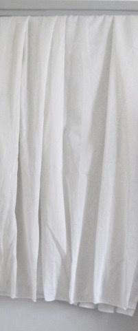 2 WITTE VITRAGE MET LICHTE  STRUCTUUR, Huis en Inrichting, Stoffering | Gordijnen en Lamellen, Zo goed als nieuw, 150 tot 200 cm