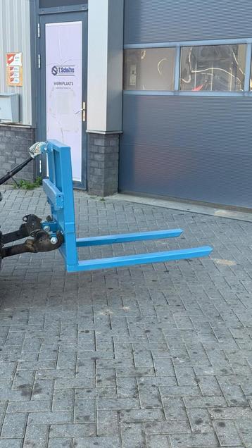 Paletvork driepunt beschikbaar voor biedingen