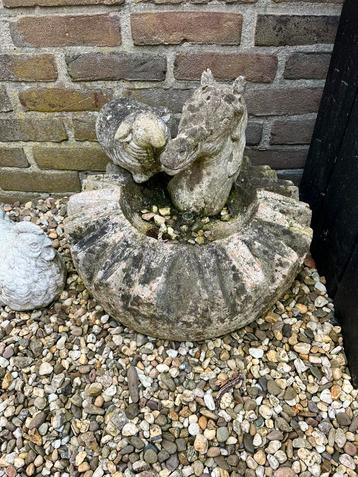 Betonnen schaapje beschikbaar voor biedingen