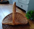Vintage rieten mand - hengsel - kranten, hout, brood, bloeme, Huis en Inrichting, Ophalen, Gebruikt, Mand, Riet