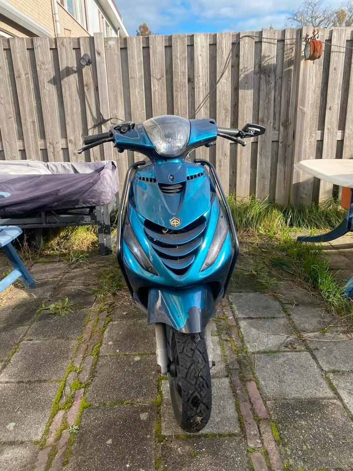 Piaggio Zip 4T 2015 - Gele Plaat, Fietsen en Brommers, Scooters | Piaggio, Gebruikt, Zip, Maximaal 45 km/u, Benzine, Ophalen