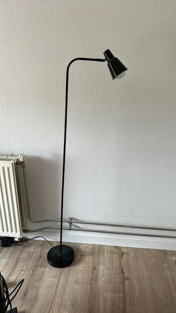Leeslamp beschikbaar voor biedingen