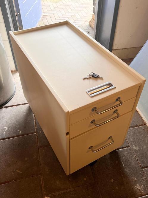 Bureau lade kastjes op wielen IKEA wit ZGAN staat!, Huis en Inrichting, Bureaus, Zo goed als nieuw, Bureau, Ophalen