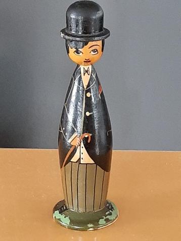 Antiek houten Charlie Chaplin beeldje (hoogte is  9 cm) beschikbaar voor biedingen