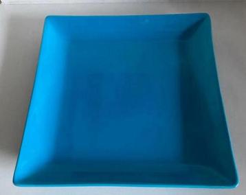 Vierkante blauwe serveerschaal. Afm. 23x23x3 cm. beschikbaar voor biedingen